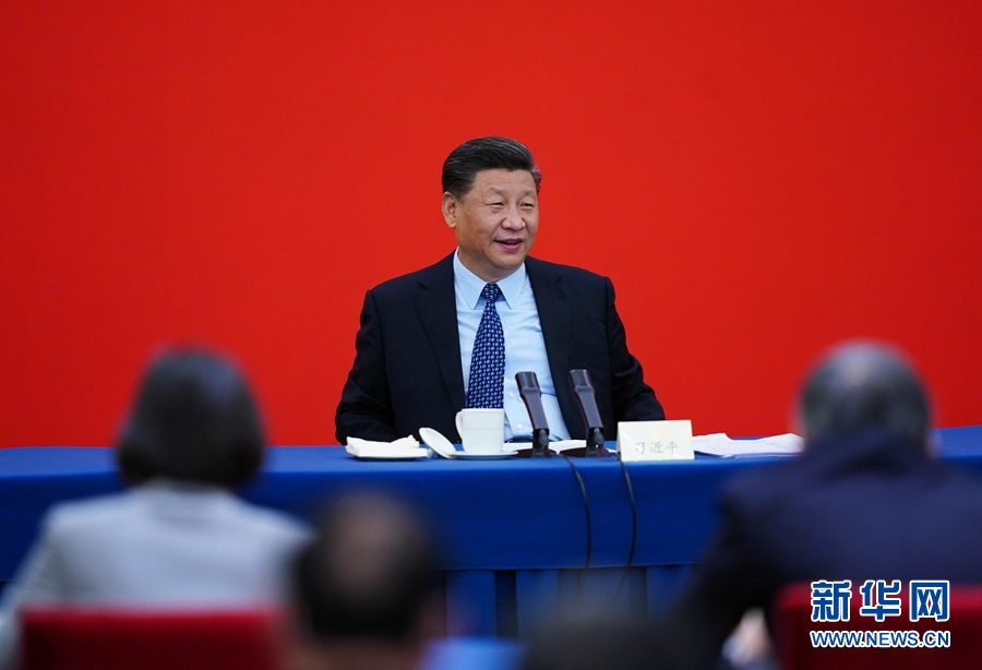 習近平看望參加政協(xié)會議的經濟界委員