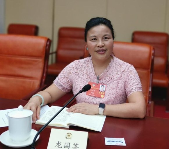 龍國(guó)英:“要讓贈(zèng)人玫瑰者,手上真正有余香”