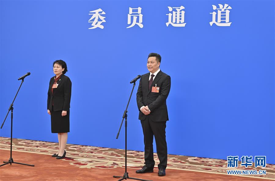 （兩會）（8）接受采訪