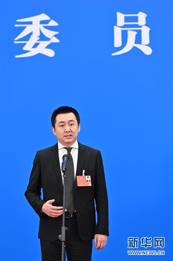 （兩會·XHDW）（1）接受采訪