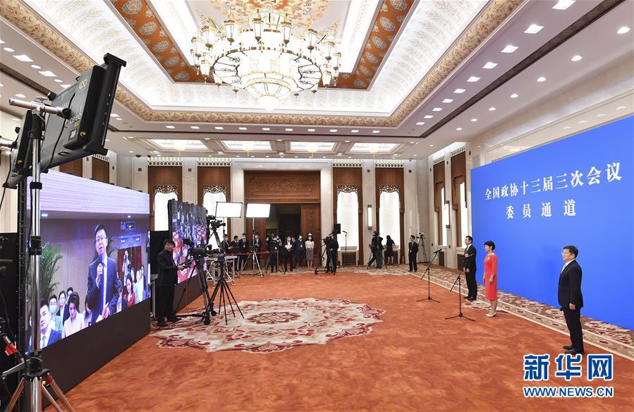 （兩會(huì)·XHDW）（2）接受采訪