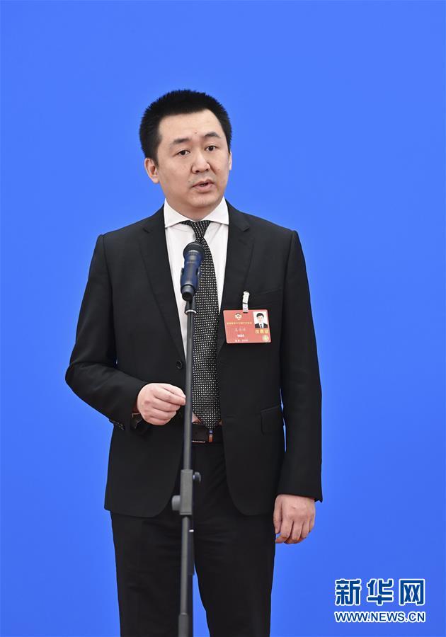 （兩會）（2）接受采訪