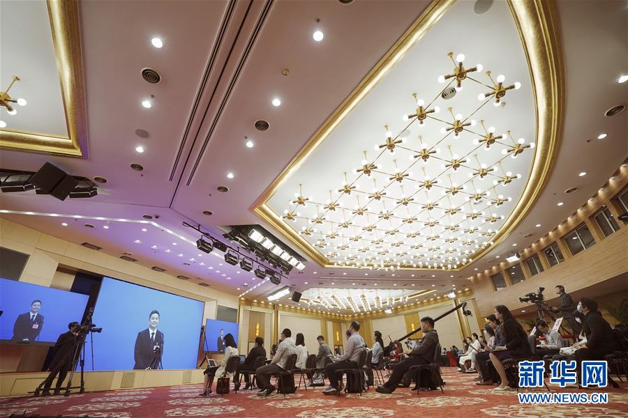 （兩會·XHDW）（12）接受采訪