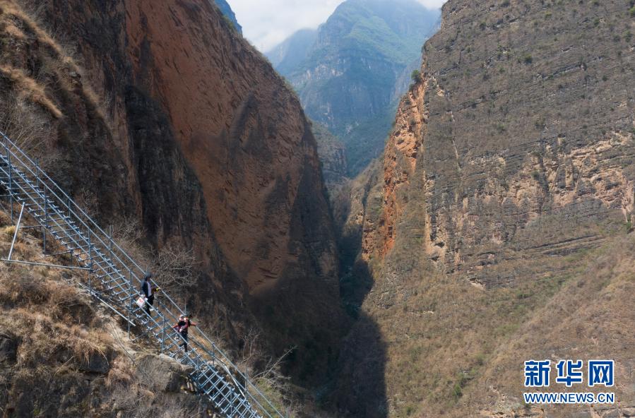 改變中國命運的偉大決戰——以習近平同志為核心的黨中央引領億萬人民打贏脫貧攻堅戰紀實