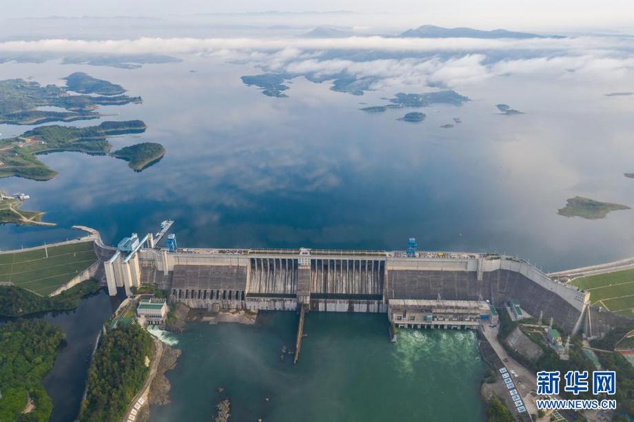 百年夢圓照此心——以習近平同志為核心的黨中央引領全面建成小康社會紀實