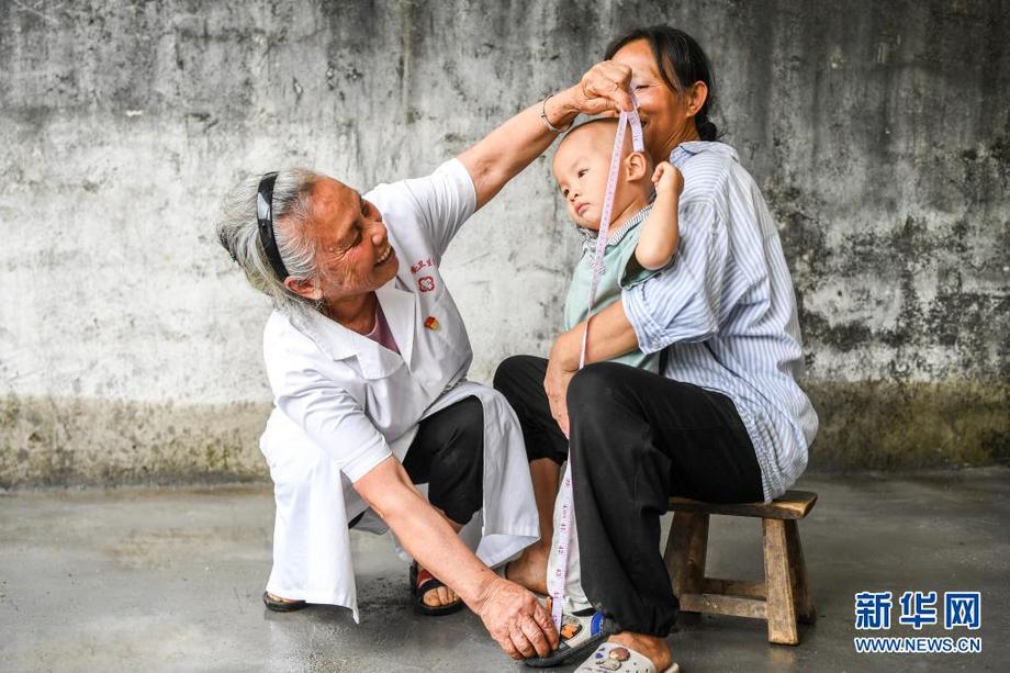 百年夢圓照此心——以習近平同志為核心的黨中央引領全面建成小康社會紀實