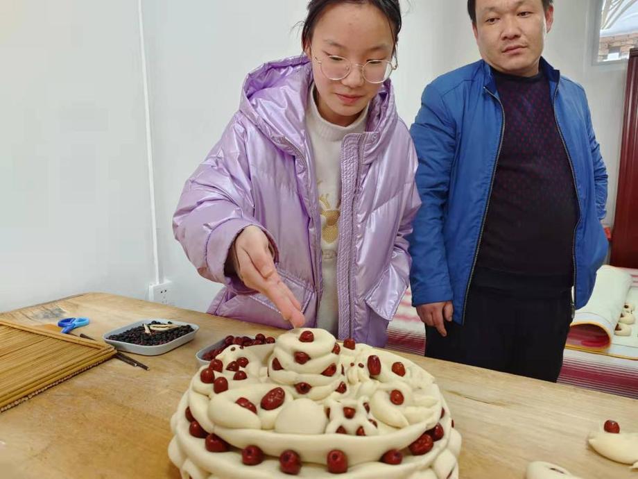 總書記親手做的這個年饃,有何寓意?