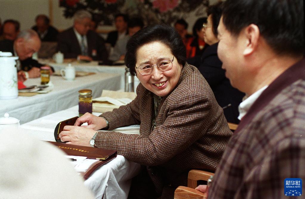 何魯麗同志遺體在京火化 習近平栗戰書汪洋等到八寶山革命公墓送別