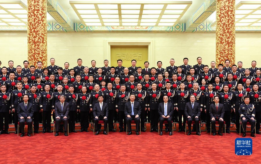 習(xí)近平會見全國公安系統(tǒng)英雄模范立功集體表彰大會代表 李克強(qiáng)王滬寧參加會見