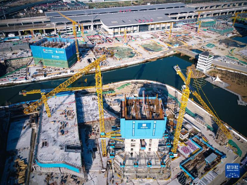 “兩個確立”為黨和國家事業(yè)發(fā)展提供根本保證——新征程上滿懷信心開新局展新貌系列述評之一