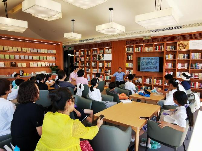 讓閱讀抵達更廣闊人群——多地打造提升城市公共閱讀空間觀察 新華全媒+|讓閱讀抵達更廣闊人群——多地打造提升城市公共閱讀空間觀察