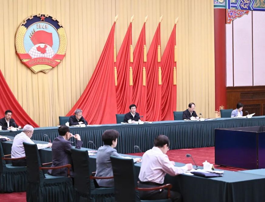 王滬寧主持召開全國政協主席會議