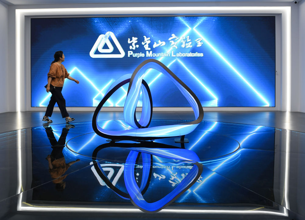 以習(xí)近平同志為核心的黨中央引領(lǐng)網(wǎng)信事業(yè)發(fā)展述評(píng)