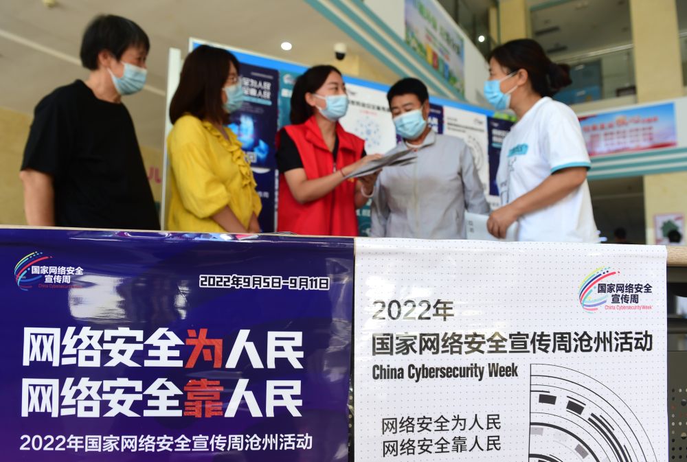 以習(xí)近平同志為核心的黨中央引領(lǐng)網(wǎng)信事業(yè)發(fā)展述評(píng)