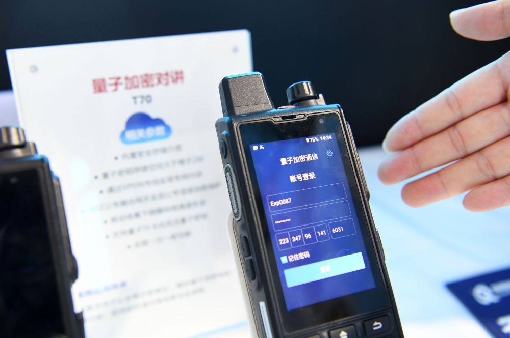 以習(xí)近平同志為核心的黨中央引領(lǐng)網(wǎng)信事業(yè)發(fā)展述評(píng)