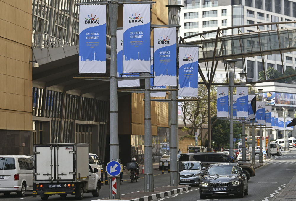 在相互砥礪、合作共贏的人間正道上攜手同行 在相互砥礪、合作共贏的人間正道上攜手同行