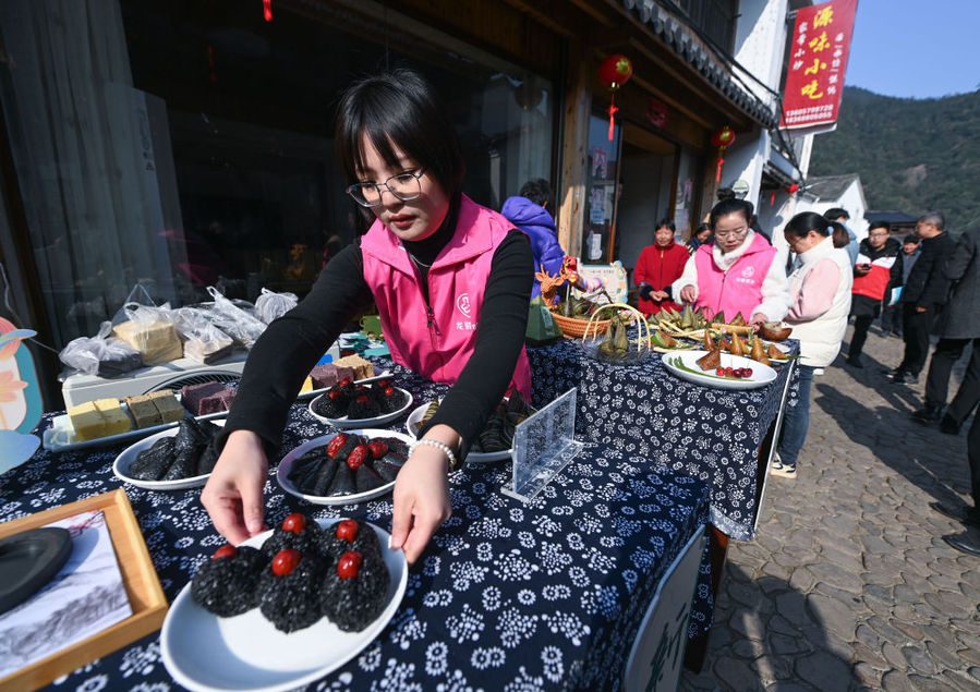 巾幗之花綻放新時代——以習近平同志為核心的黨中央引領推動婦女事業發展紀實