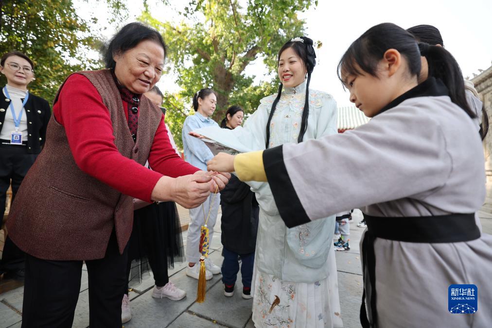 多彩活動迎重陽
