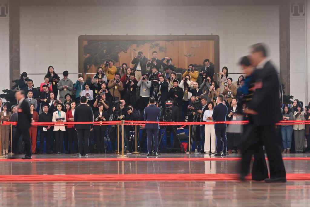 第三場(chǎng)“委員通道”集體采訪活動(dòng)舉行