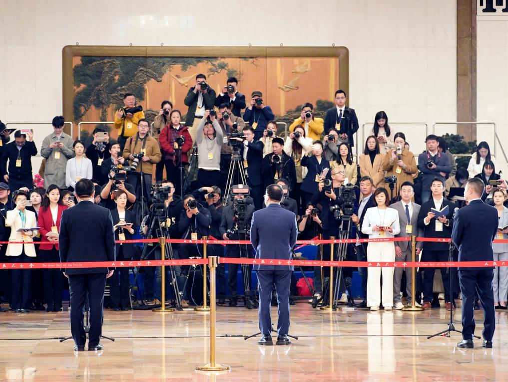 第三場(chǎng)“委員通道”集體采訪活動(dòng)舉行