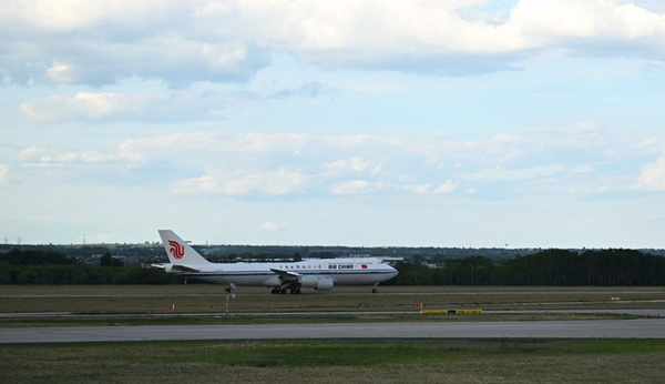 高清大圖丨習近平結束對匈牙利的國事訪問 乘專機離開布達佩斯 01
