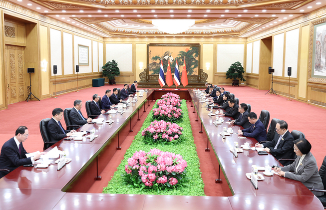 習近平會見泰國總理佩通坦