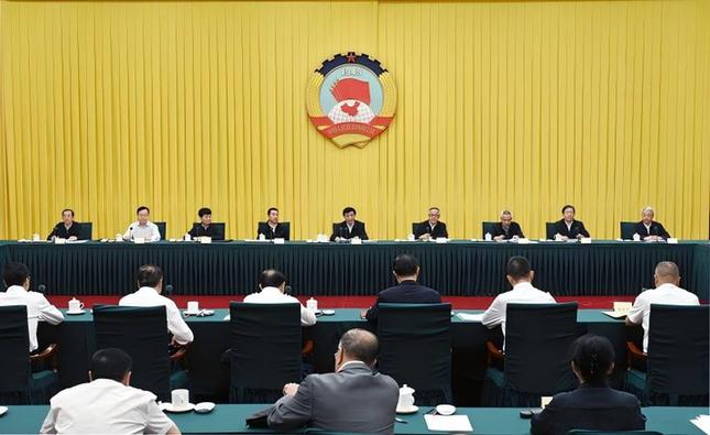 全國政協召開雙周協商座談會 圍繞健全對外投資管理服務體系協商議政 王滬寧主持
