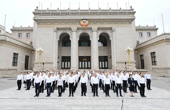 全國政協(xié)機關舉行升國旗儀式和“慶‘七一’ 感黨恩”黨員座談會 王東峰出席并講話