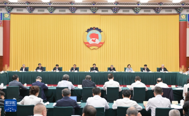 全國政協(xié)召開2025年上半年宏觀經(jīng)濟形勢分析座談會 王滬寧出席并講話
