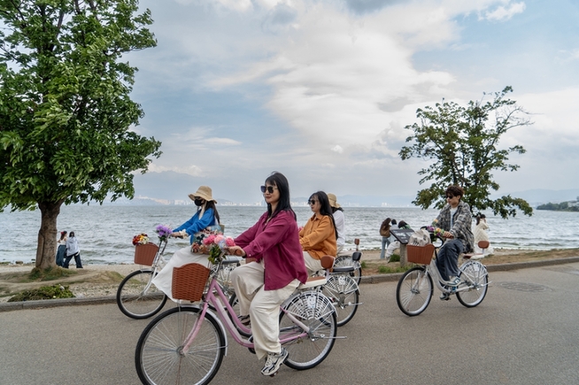 “兩山”理念改變中國引領時代
