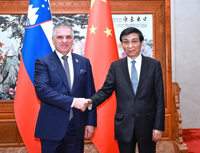 趙樂際、王滬寧分別會見斯洛文尼亞國民委員會主席洛特里奇