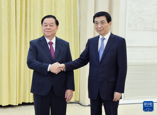 王滬寧會見越南共產黨代表團