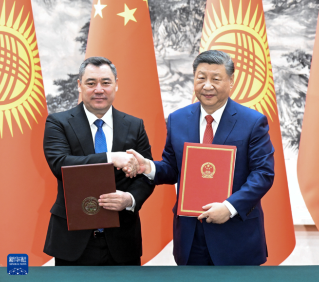 習近平同吉爾吉斯斯坦總統扎帕羅夫會談
