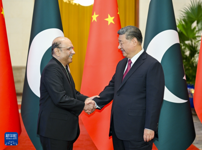 習近平同巴基斯坦總統扎爾達里會談