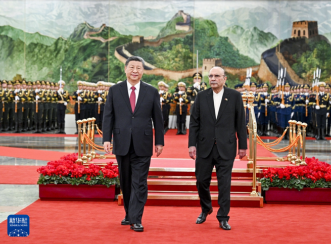 習近平同巴基斯坦總統扎爾達里會談