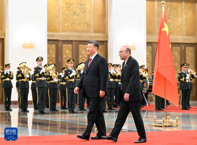 習近平同巴基斯坦總統扎爾達里會談