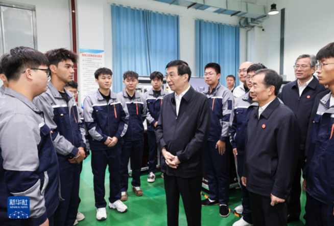 中央代表團在新疆多地看望慰問各族干部群眾 王滬寧參加活動