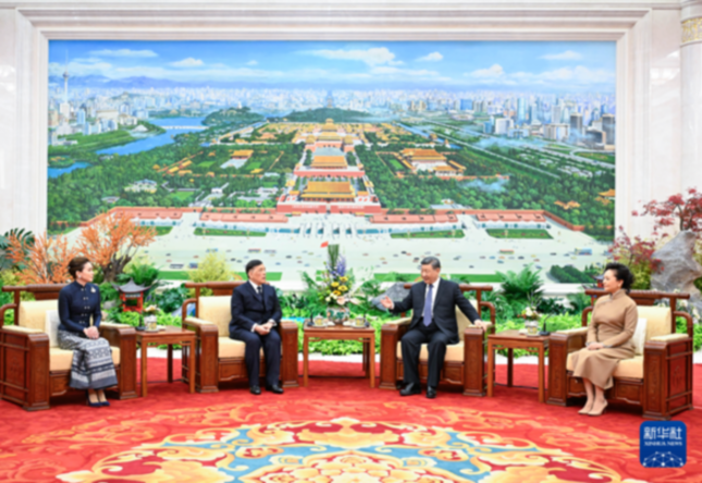 習近平會見泰國國王哇集拉隆功