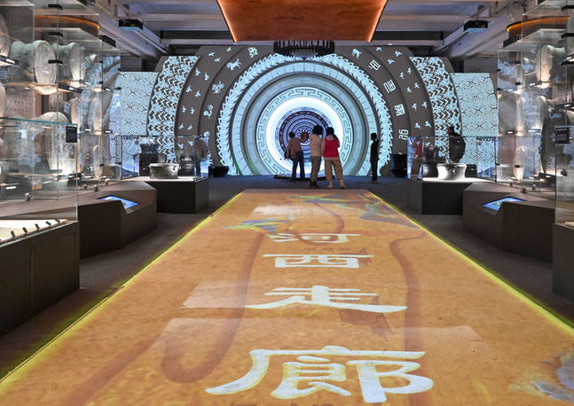 以習(xí)近平同志為核心的黨中央推動(dòng)鑄牢中華民族共同體意識(shí)紀(jì)實(shí)