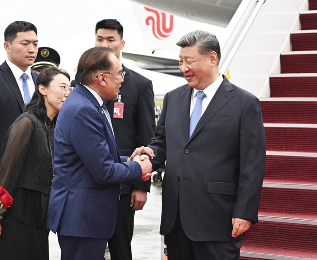 習近平抵達吉隆坡對馬來西亞進行國事訪問