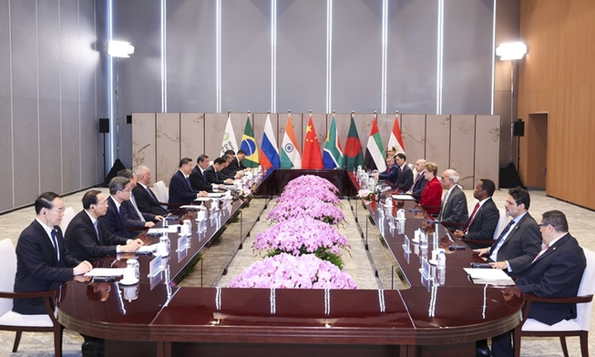 習(xí)近平訪問金磚國家新開發(fā)銀行