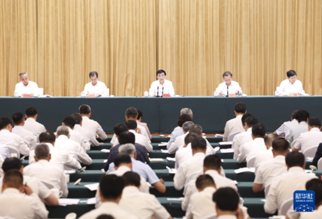 第十次全國對(duì)口支援新疆工作會(huì)議召開 王滬寧出席并講話