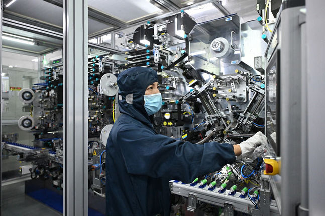 接續奮斗向未來——各地干部群眾在四中全會精神指引下奮力拼搏譜新篇