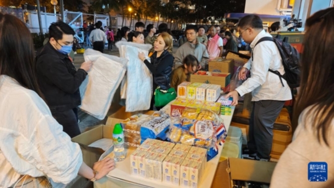 香港各方緊張救援大埔火災